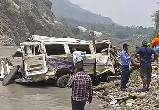 tempo travellor fall in river