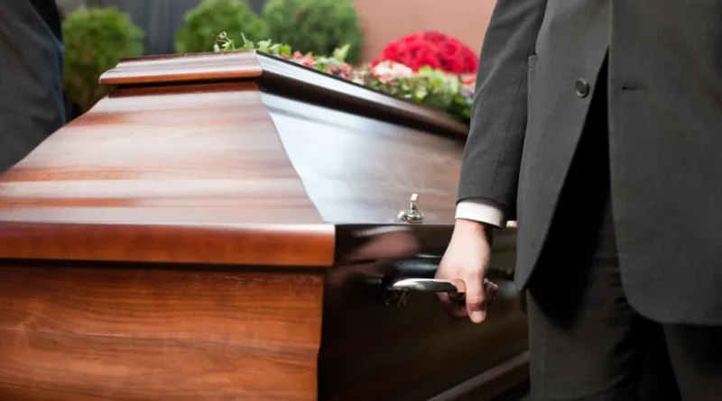 woman delclared died found alive