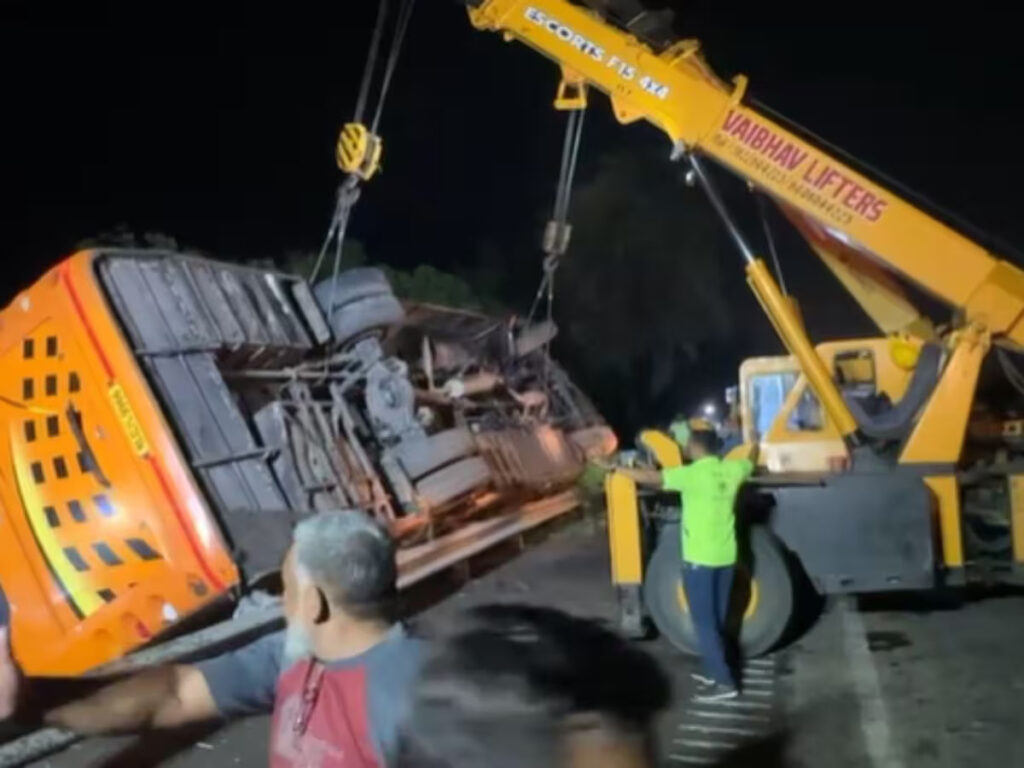 mumbai pune expressway accident