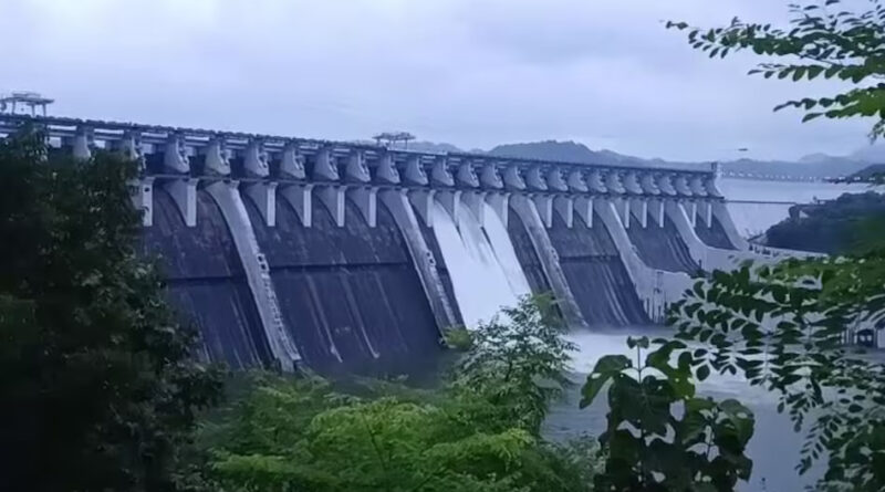sardar sarovar dam water level increased, alert