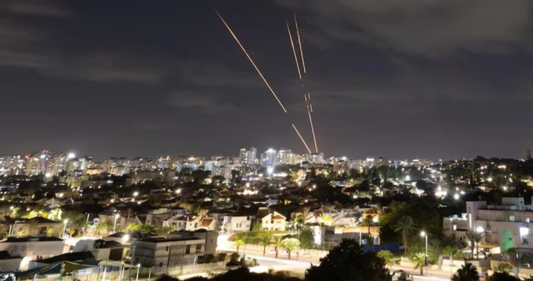 Iran missile attacks on Isreal (pic source Routers)