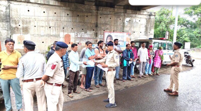 Gujarat traffic police checking vehicles for fancy and missing number plates during a special mega drive